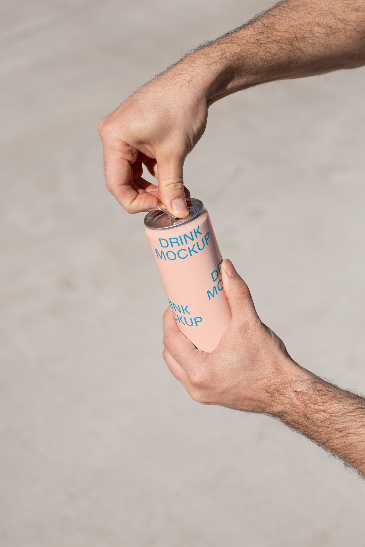 DR16 Drinks Can Mockup Opening