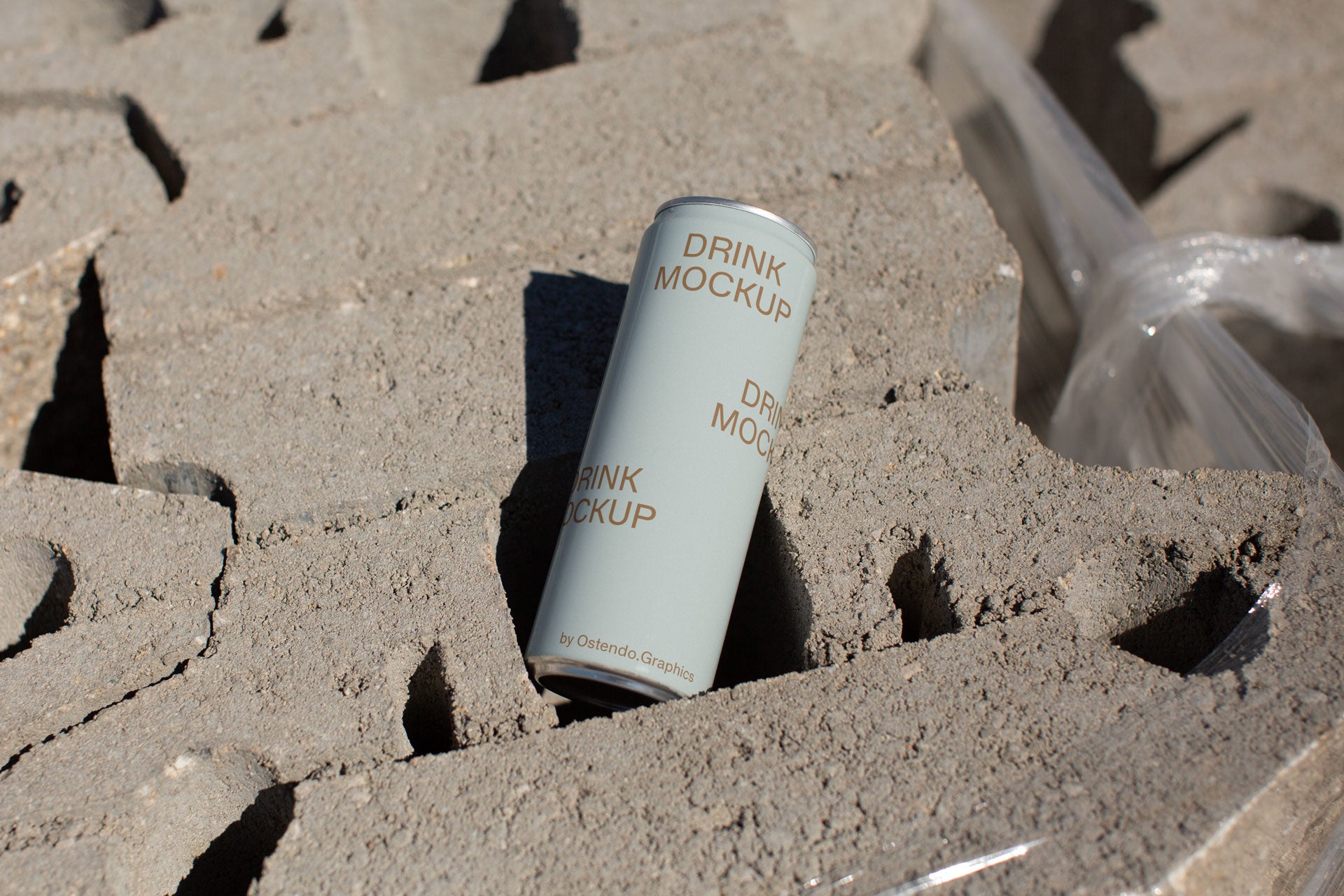 DR8 Drinks Can Mockup - Cinderblock
