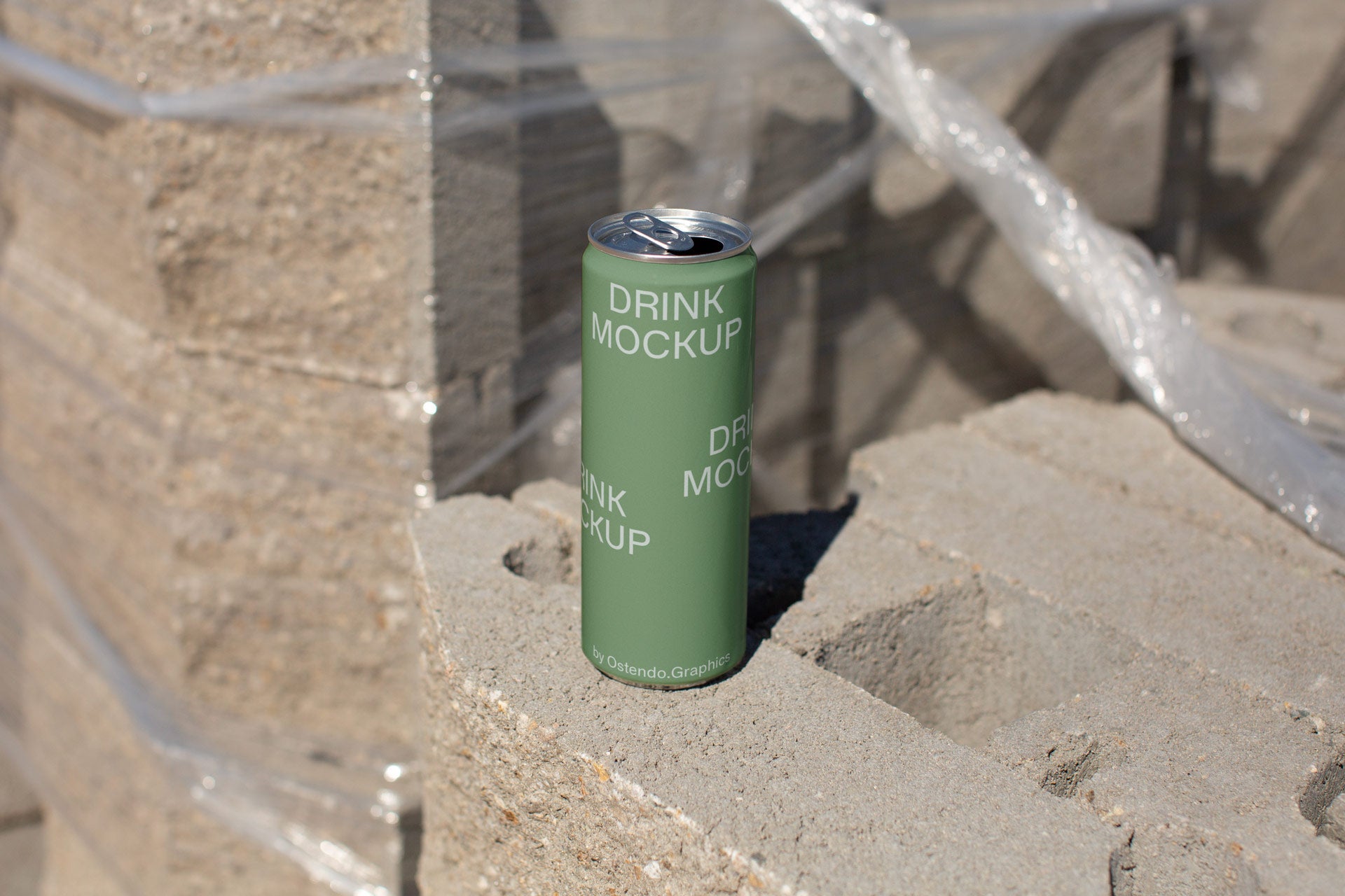 DR17 Drinks Can Mockup - Cinderblocks