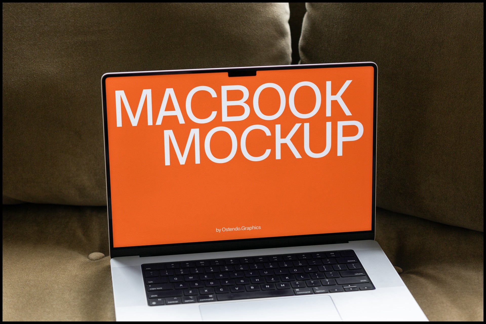 B-DD-V4 (17 Macbooks in a Springtime Studio)